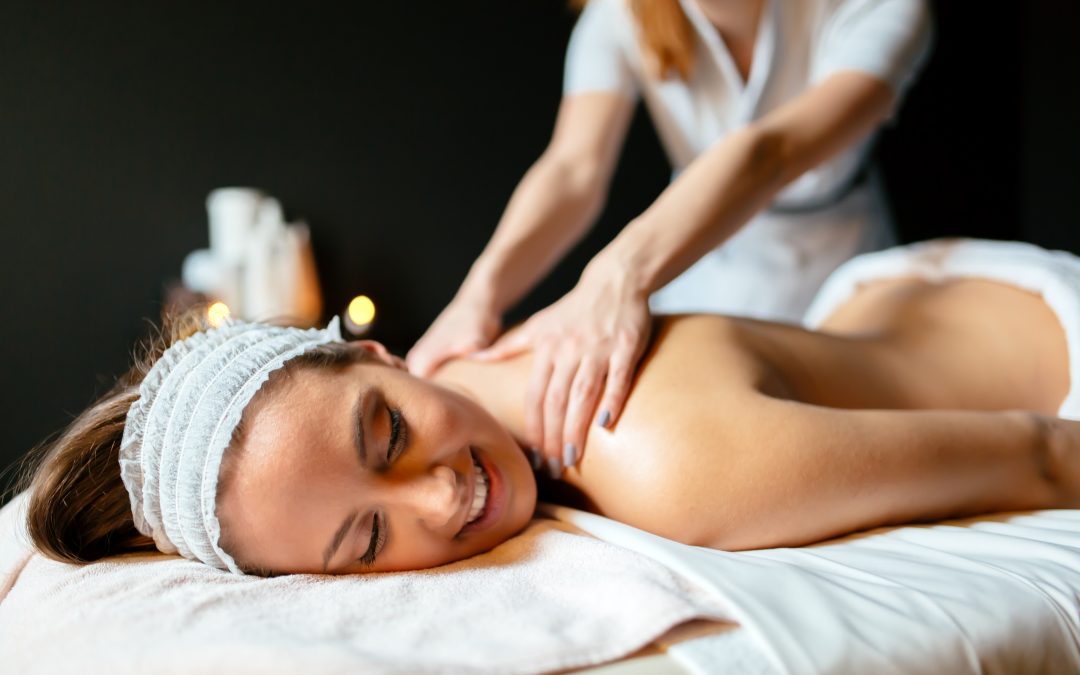massothérapeute massage femme V48VW72 scaled