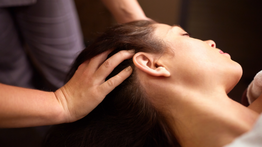 massage pour les maux de tête