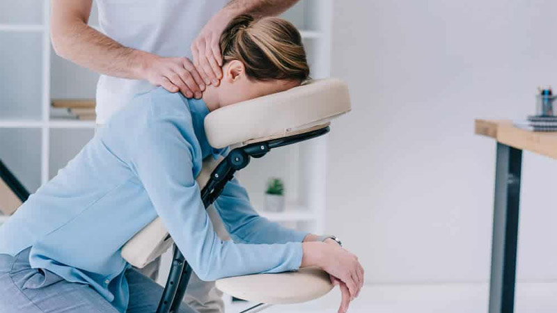 Massage sitting on a chair